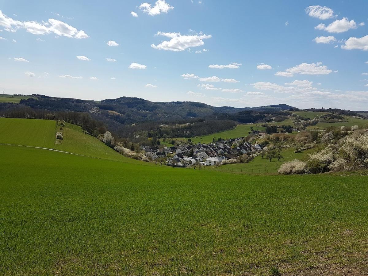 Ferienwohnungen Am Aeppelsberg Volkesfeld Екстериор снимка