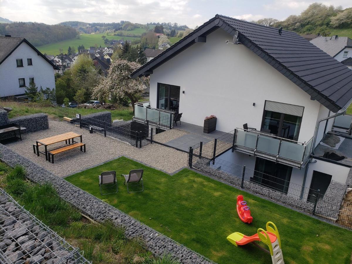 Ferienwohnungen Am Aeppelsberg Volkesfeld Екстериор снимка